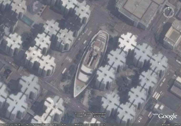 Centre commercial en forme de bateau
